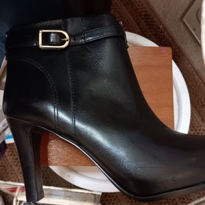 Tori Burch black leather ankle boots. Size 6.5